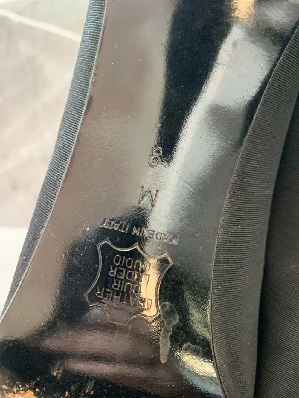 Yves Saint Laurent Black Pointed Toe Pump - Elegant Women's Heel